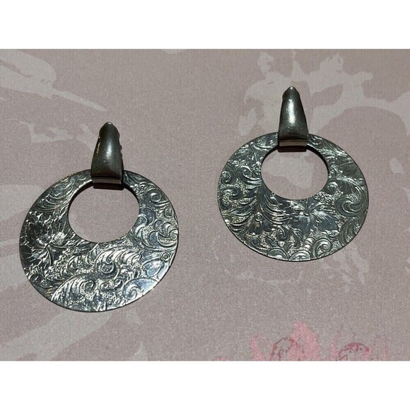 Vintage 70s Silver Tone Filigree Flower Hoop Clip Earrings Boho Hippie - Picture 5 of 9